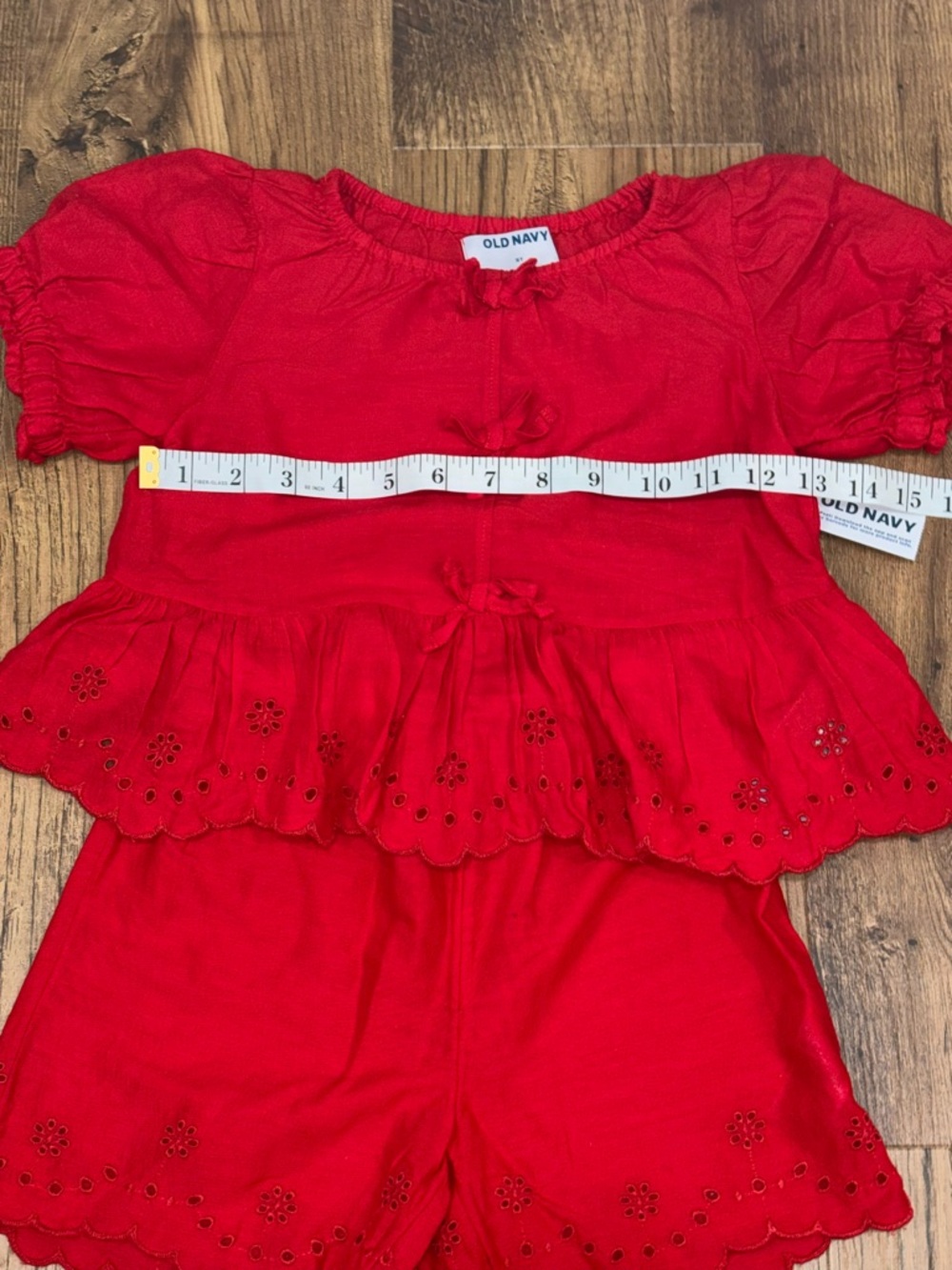 Old Navy Red Eyelet Two-Piece Shirt and Shorts Set Size 5T - Picture 3 of 7